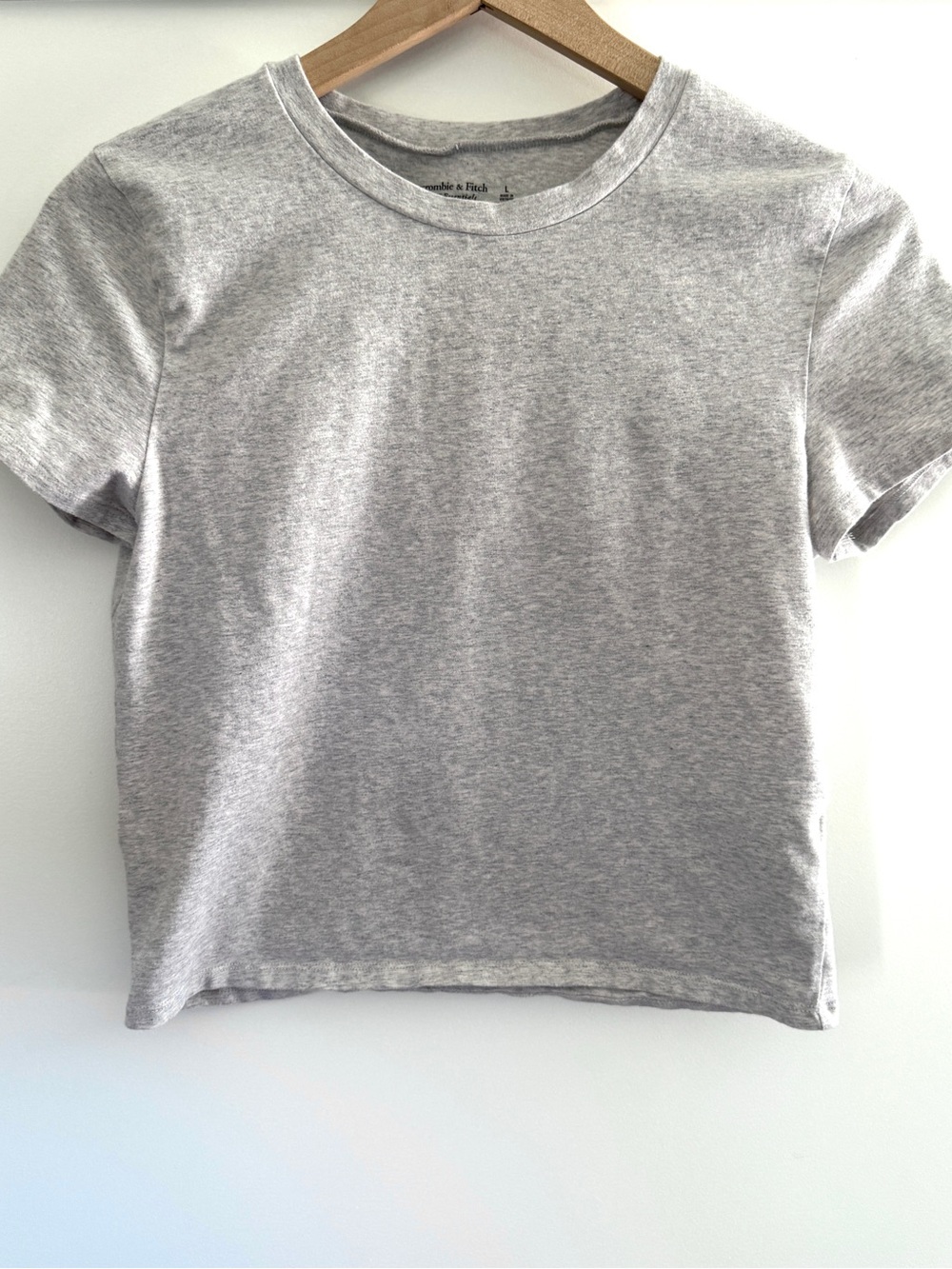 Abercrombie & Fitch Soft A&F Essentials Gray Cropped Tee Size Large